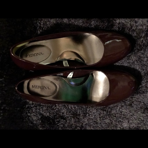 Elegant Ladies Pumps - Picture 2 of 4